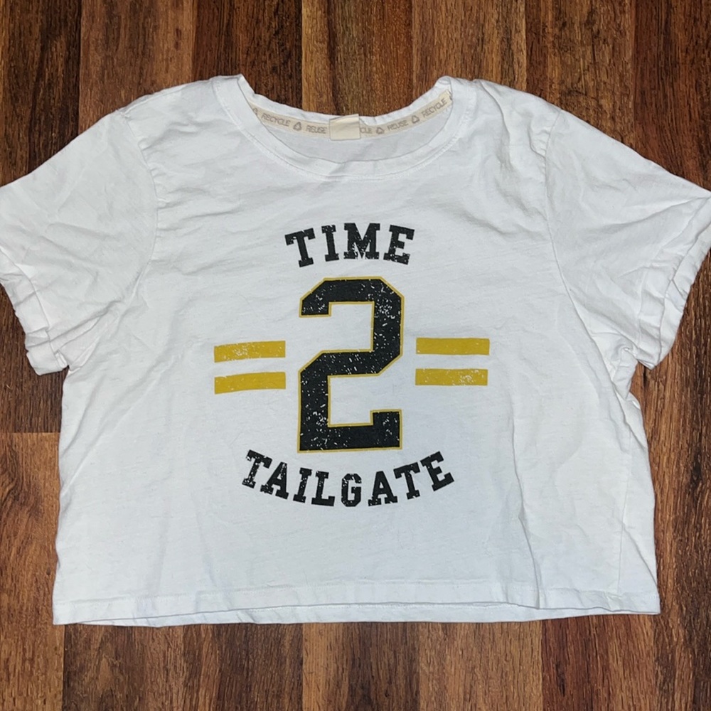 Cropped white t-shirt